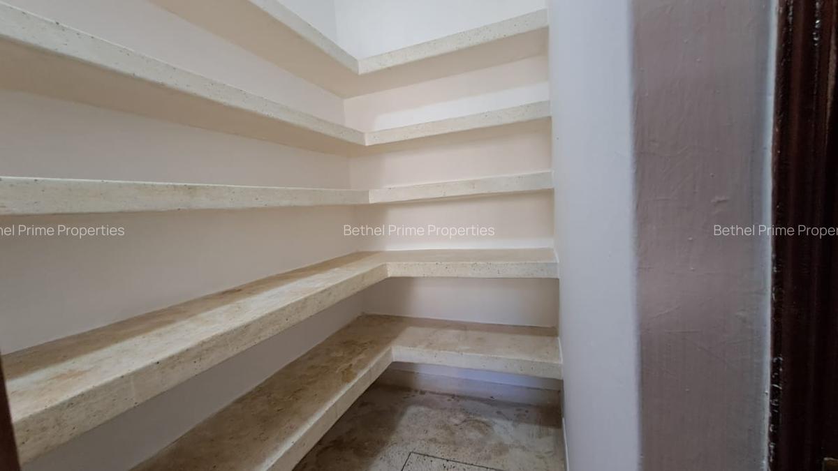 4 Bed Townhouse with En Suite in Spring Valley - 7