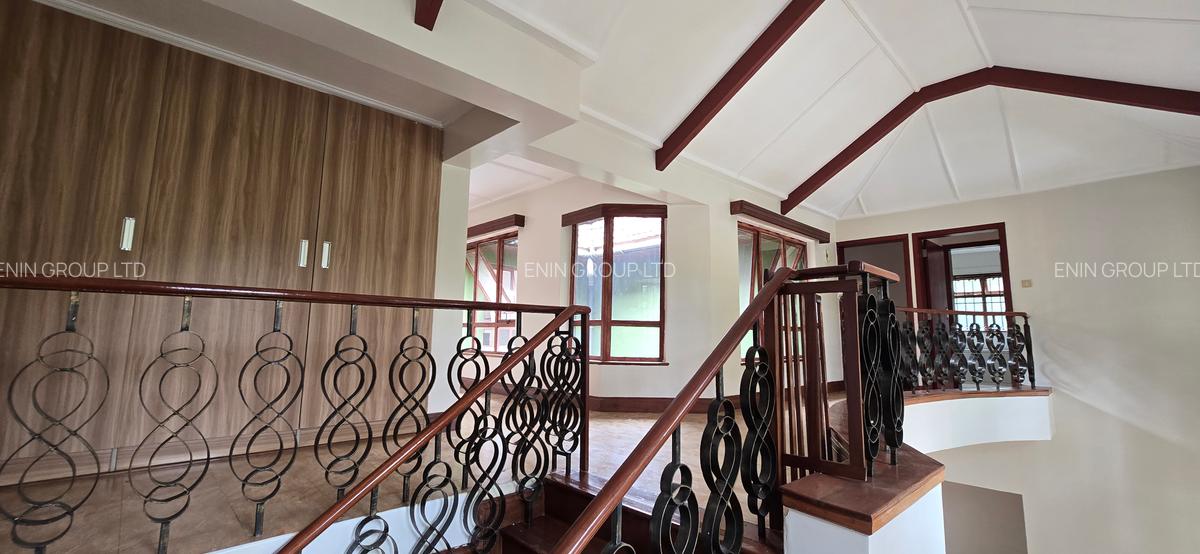 5 Bed Townhouse with En Suite at Runda - 10