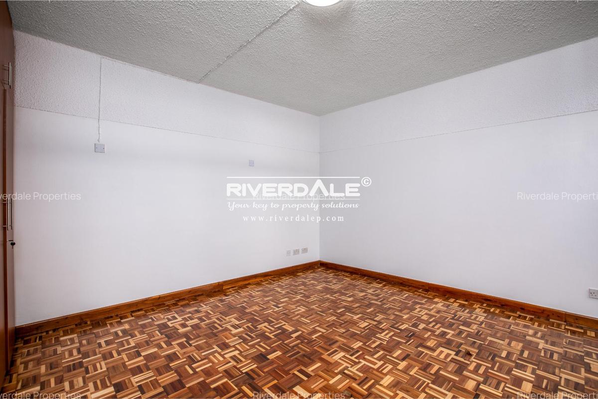 5 Bed House with En Suite in Runda - 8