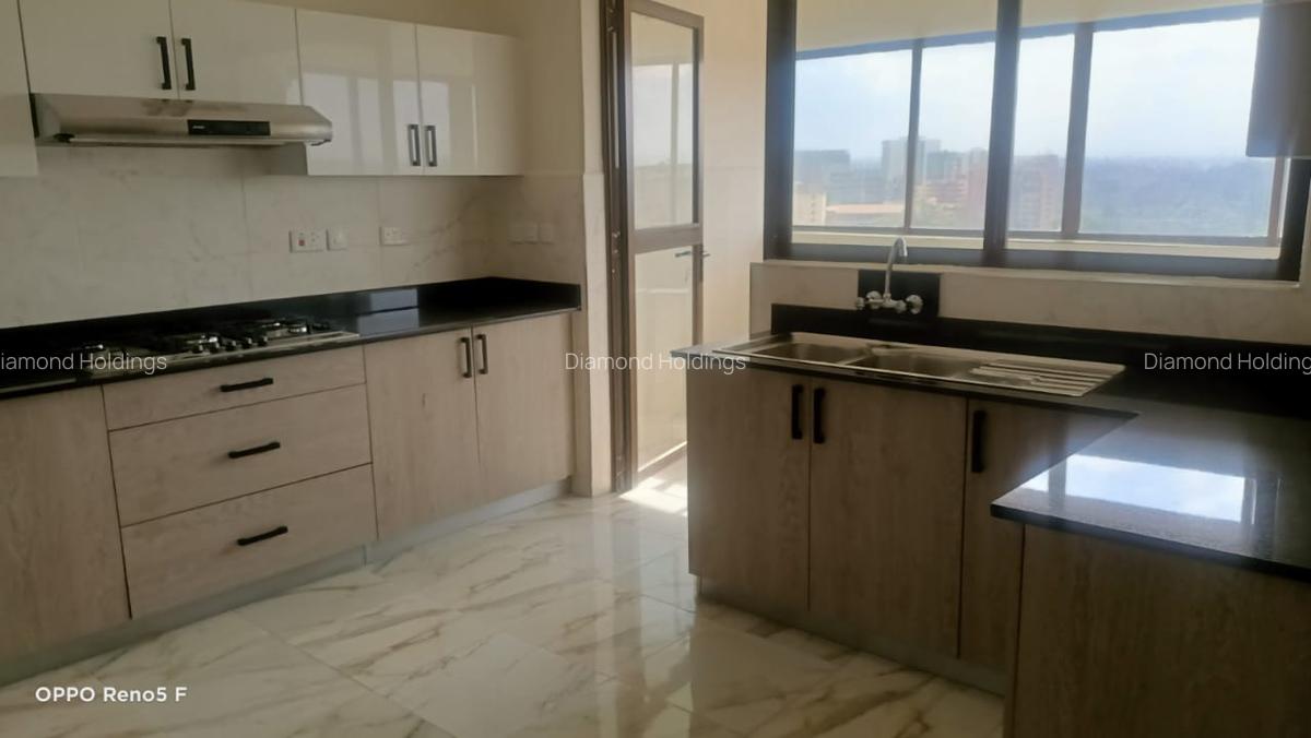 3 Bed Apartment with En Suite at Parklands - 4