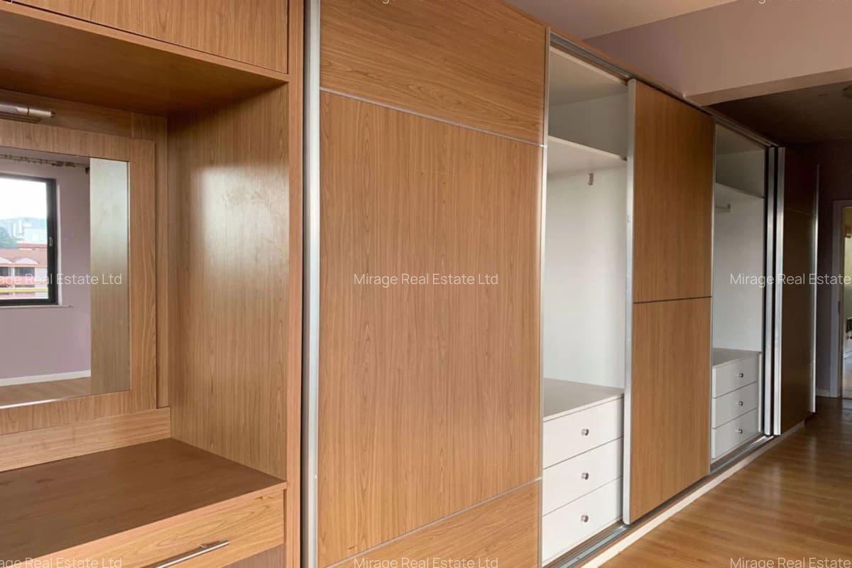 3 Bed Apartment with En Suite in Brookside - 11