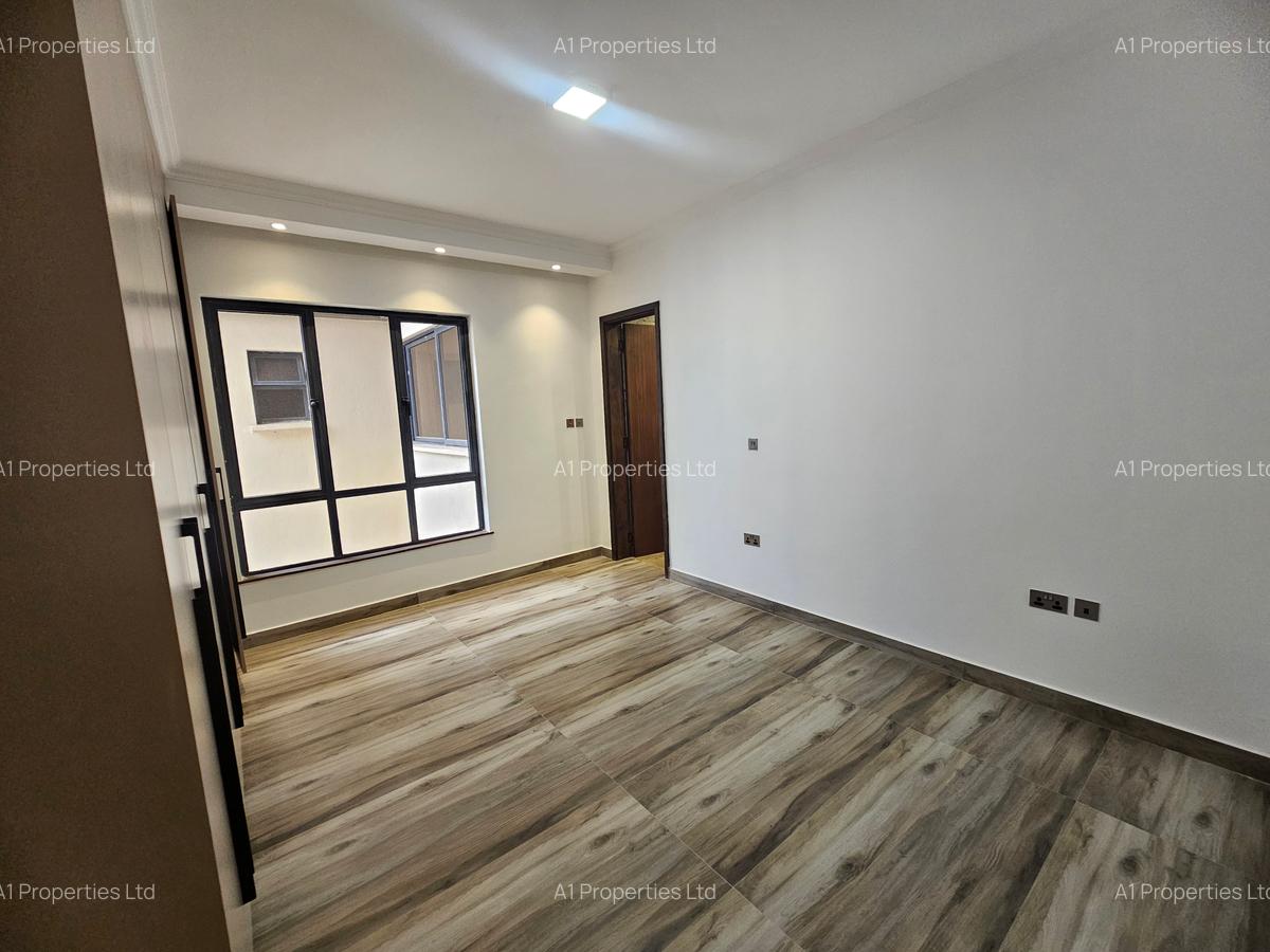 2 Bed Apartment with En Suite in Brookside - 12
