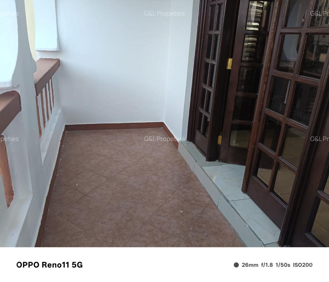 3 Bed Apartment with En Suite at Links Road - 5