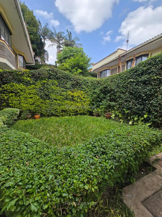 4 Bed Townhouse with En Suite at Off Brook House Drive - 2