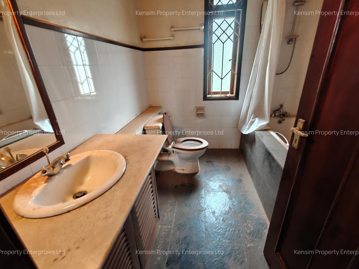4 Bed Townhouse with En Suite in Lavington - 15