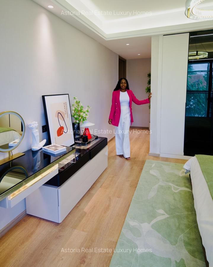 3 Bed Apartment with En Suite at 2026-410 - 4