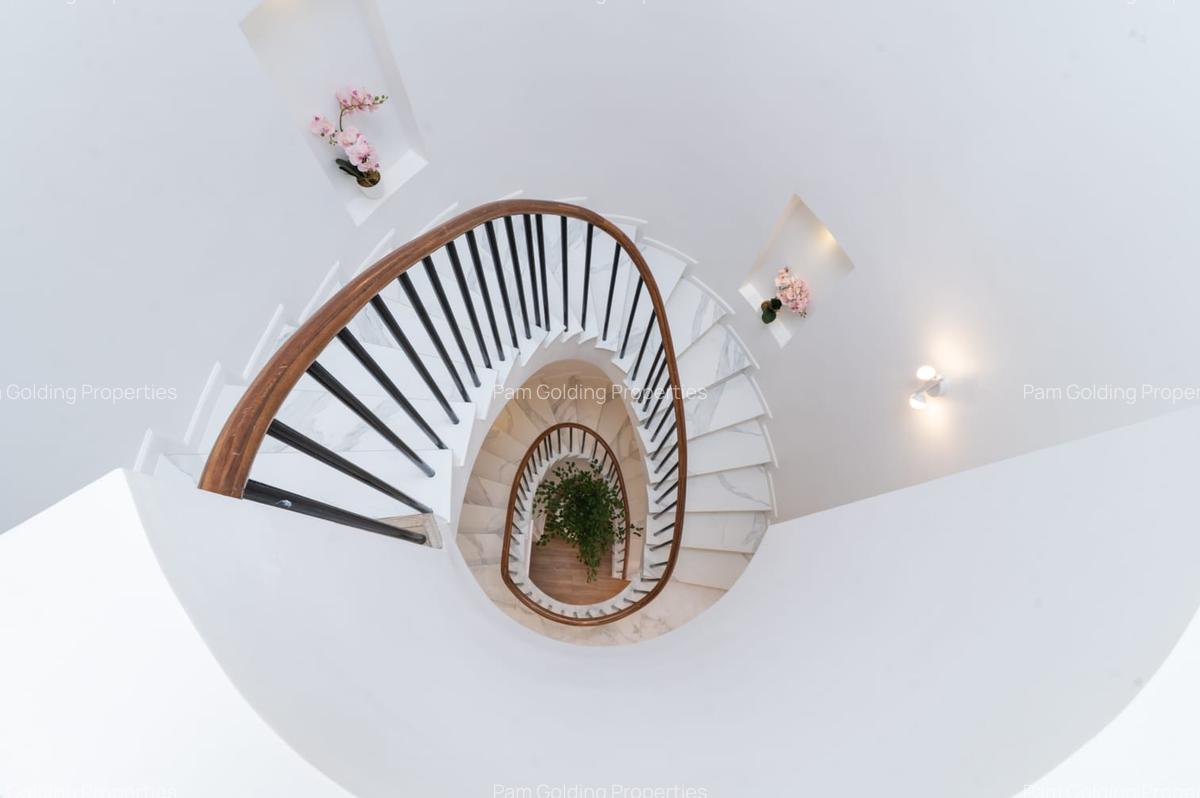 4 Bed Townhouse with Swimming Pool at Crawford Road - 10