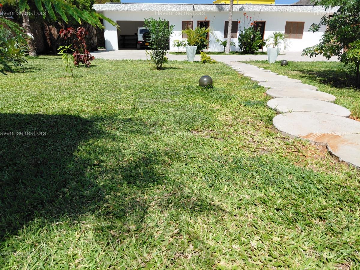 4 Bed House at Watamu - 6