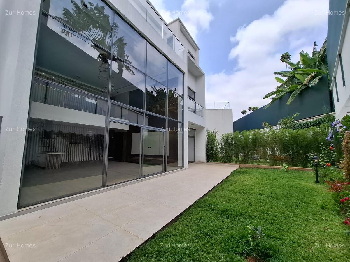 5 Bed Townhouse with En Suite in Lavington - 2