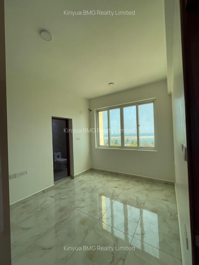 Serviced 2 Bed Apartment with En Suite in Nyali Area - 9