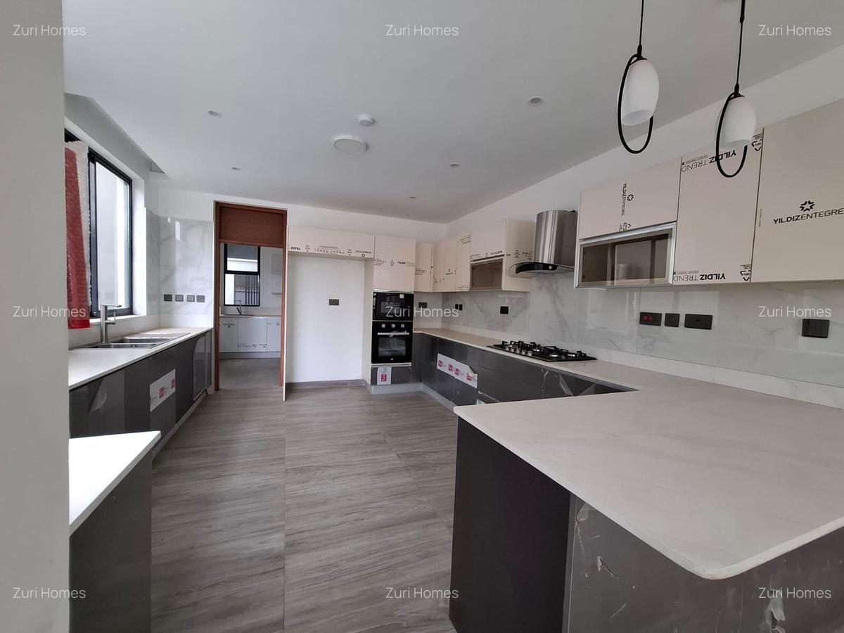 5 Bed Townhouse with En Suite in Lavington - 6