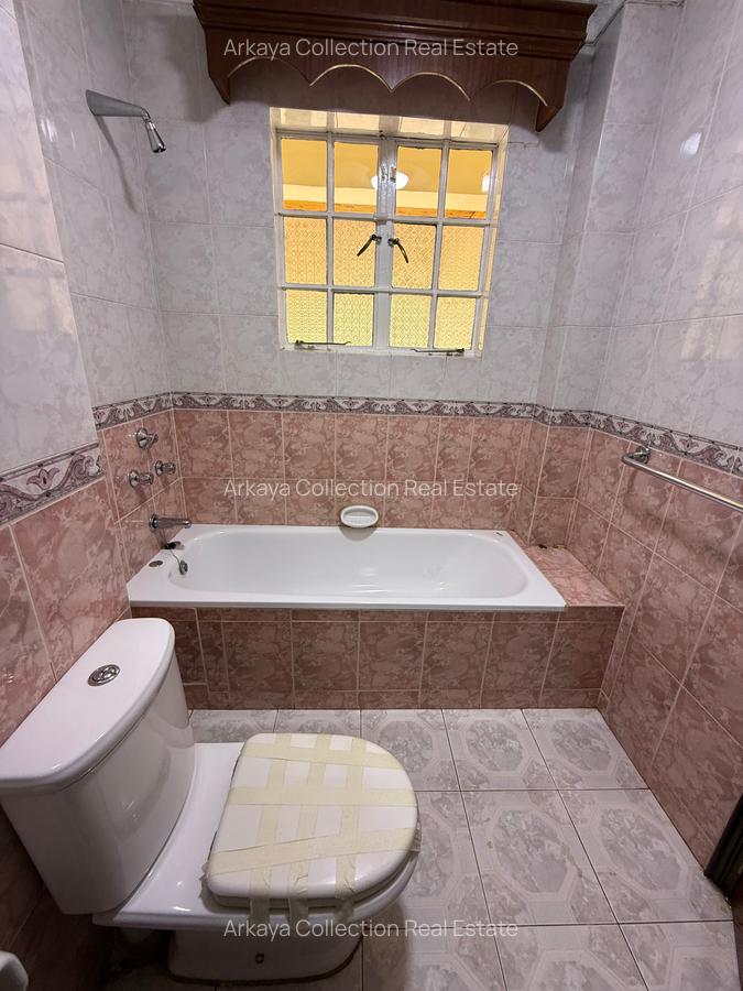 5 Bed House with En Suite in Runda - 11