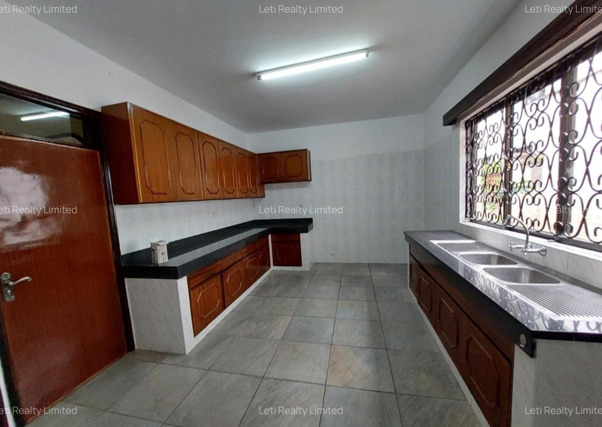 5 Bed Townhouse with En Suite in Kilimani - 5