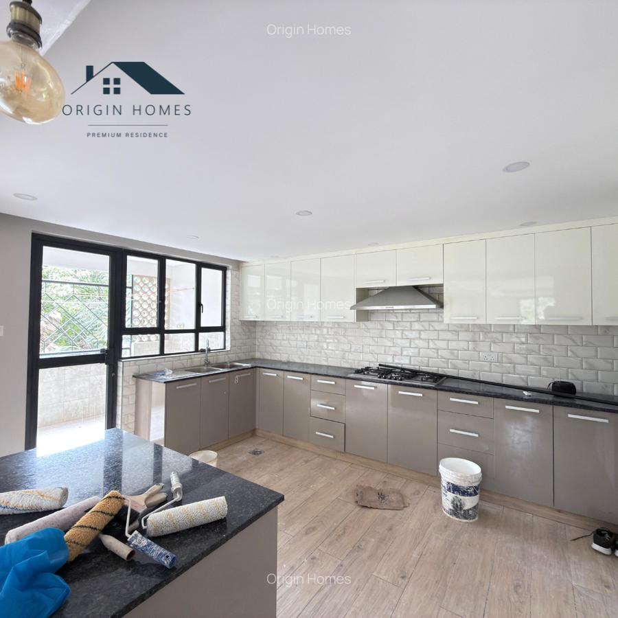 3 Bed Apartment with En Suite at Lavington - 4
