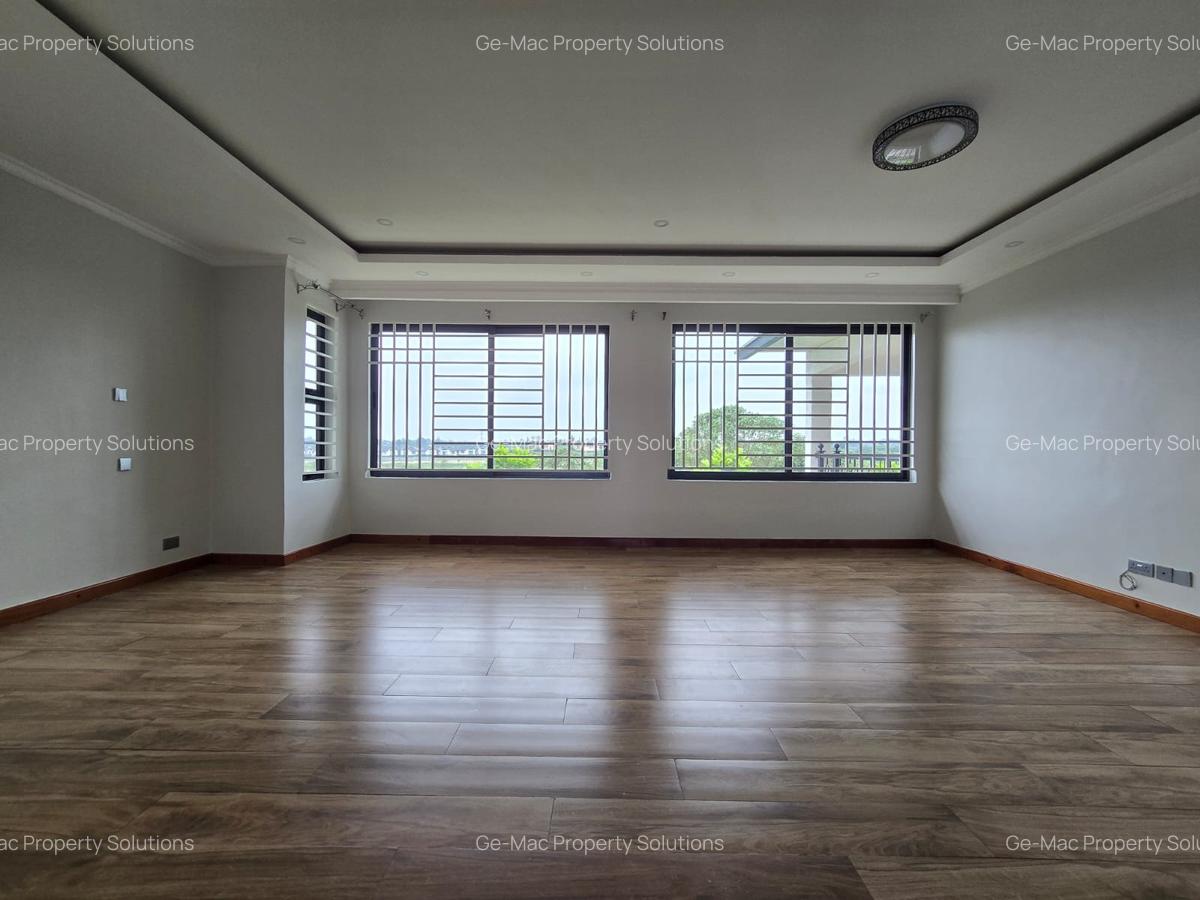 4 Bed House with En Suite in Runda - 15