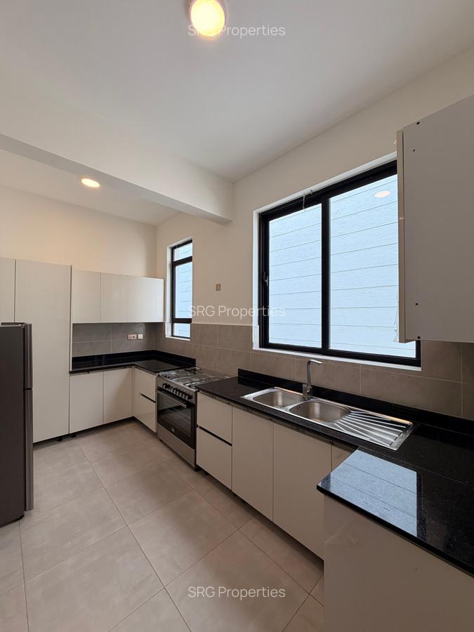 5 Bed Townhouse with En Suite in Kitisuru - 16