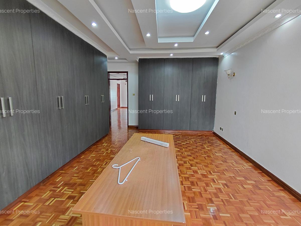 5 Bed House with En Suite in Runda - 10