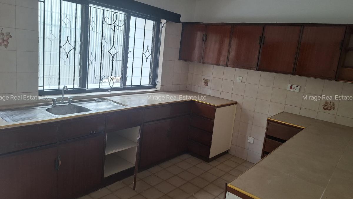 3 Bed Apartment with Parking in Kilimani - 13