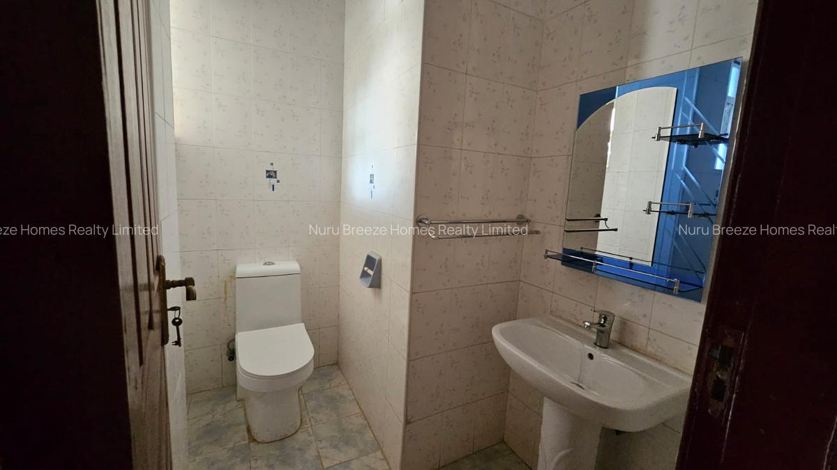 5 Bed House with En Suite in Runda - 9