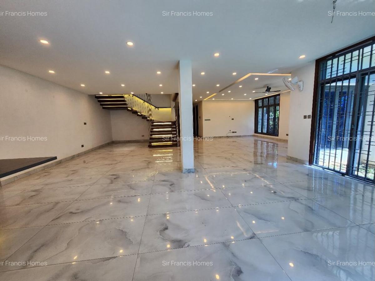 5 Bed Villa with En Suite in Nyali Area - 4