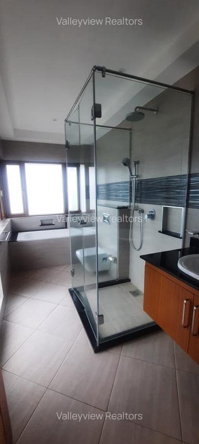 5 Bed Townhouse with En Suite at Lavington - 10