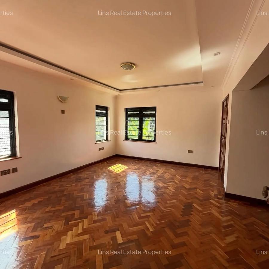 5 Bed House with En Suite in Runda - 7