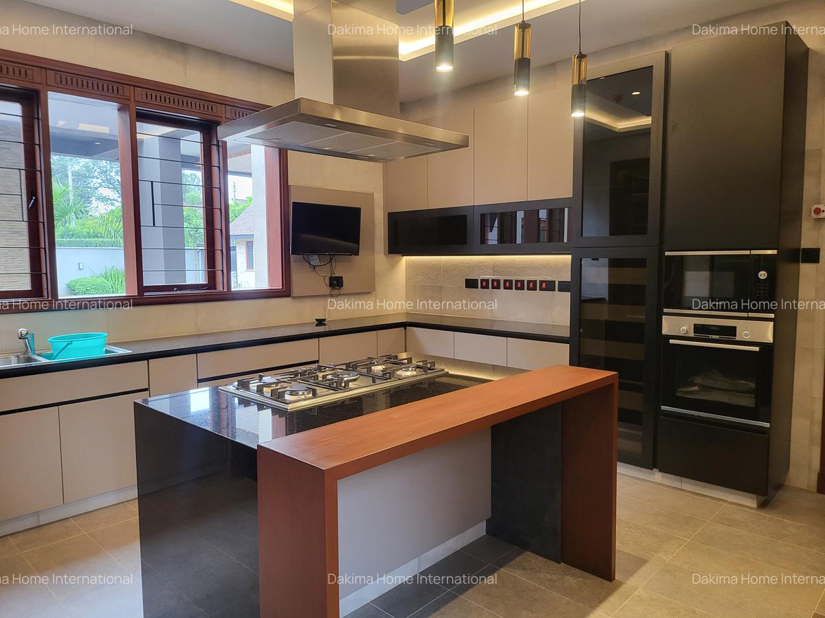 4 Bed House with En Suite in Runda - 2