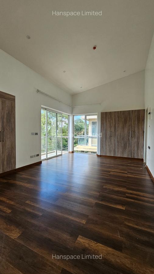 4 Bed Villa with En Suite in Lavington - 13