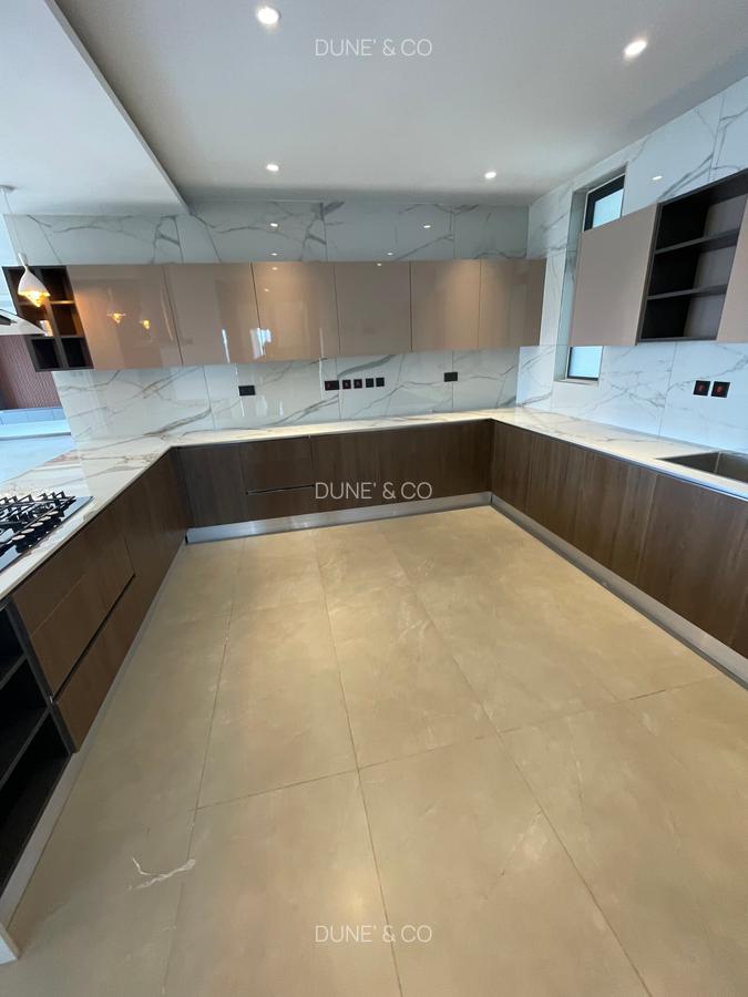 3 Bed Apartment with En Suite in Riverside - 9