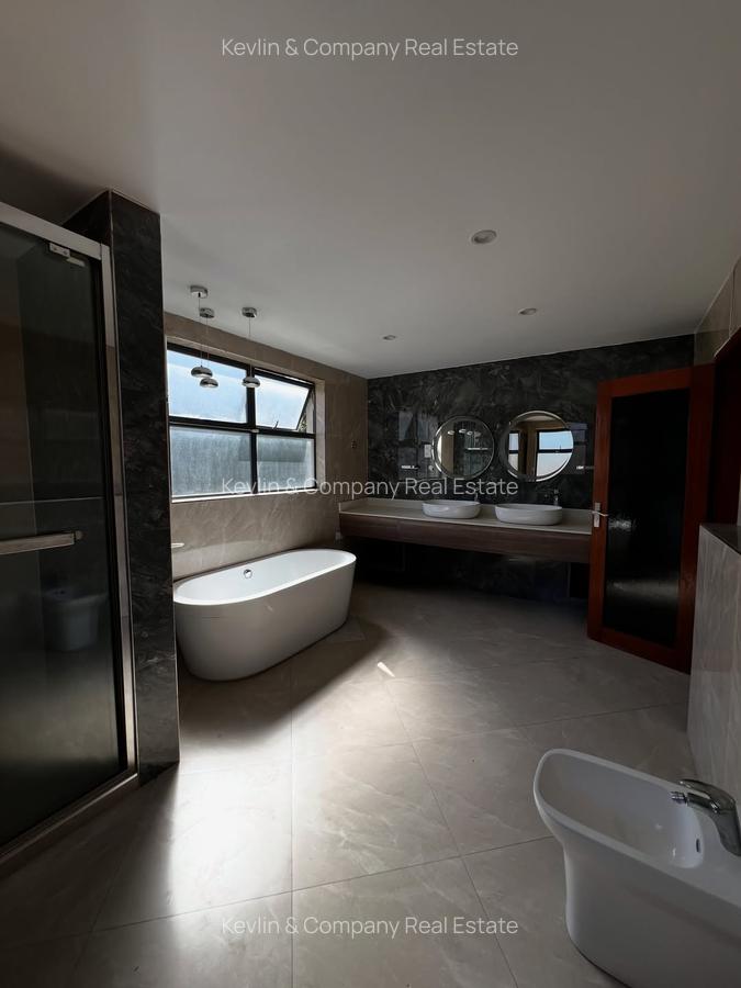 5 Bed Townhouse with En Suite in Lavington - 13
