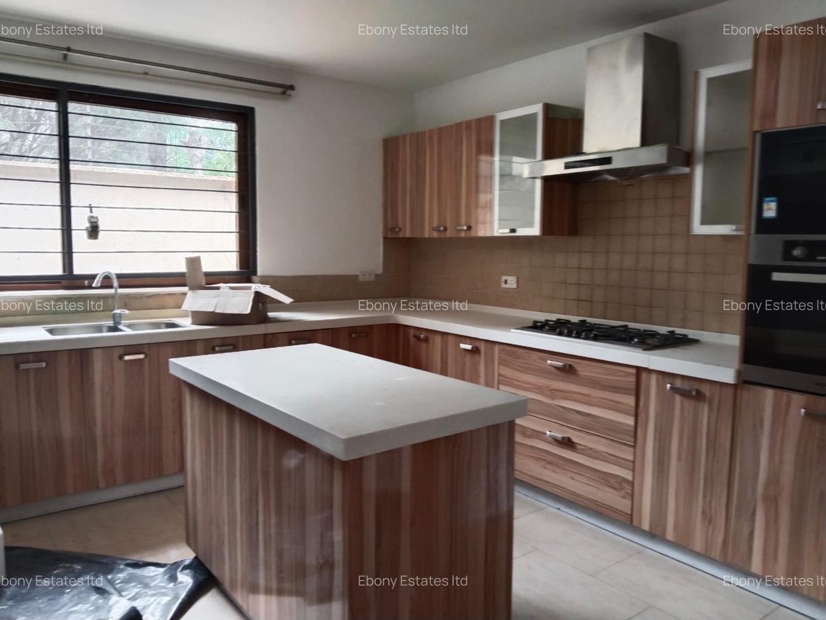 5 Bed Townhouse with En Suite in Lavington - 15