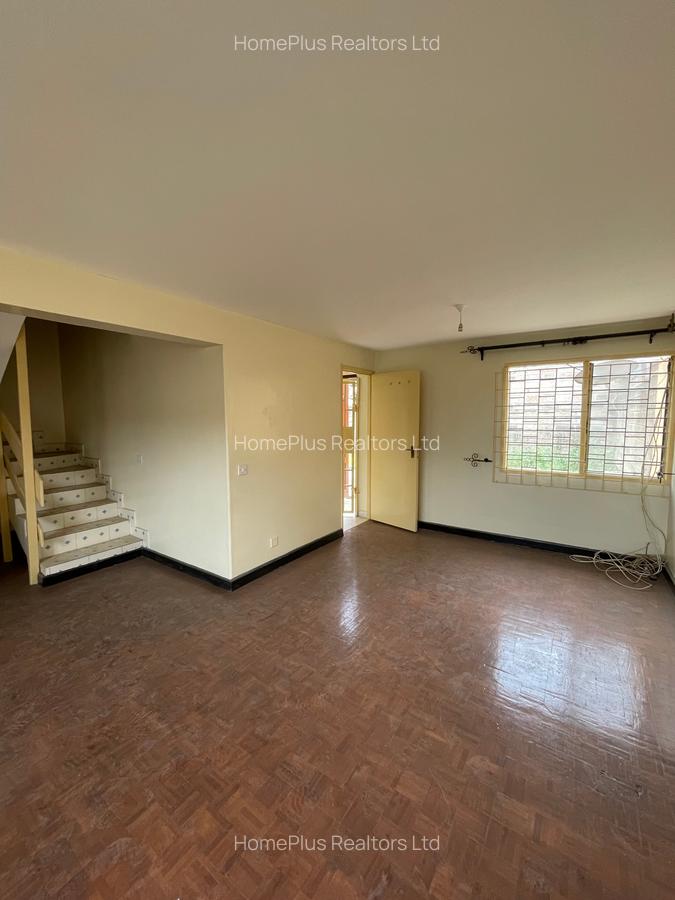 3 Bed House with En Suite at Green Fields Estate - 5