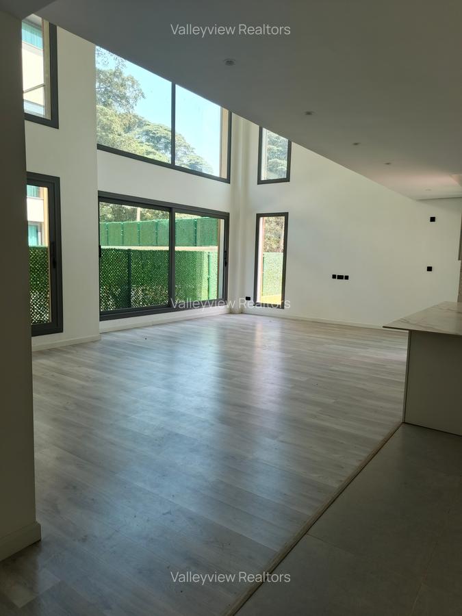 5 Bed Townhouse with En Suite at Lavington - 2