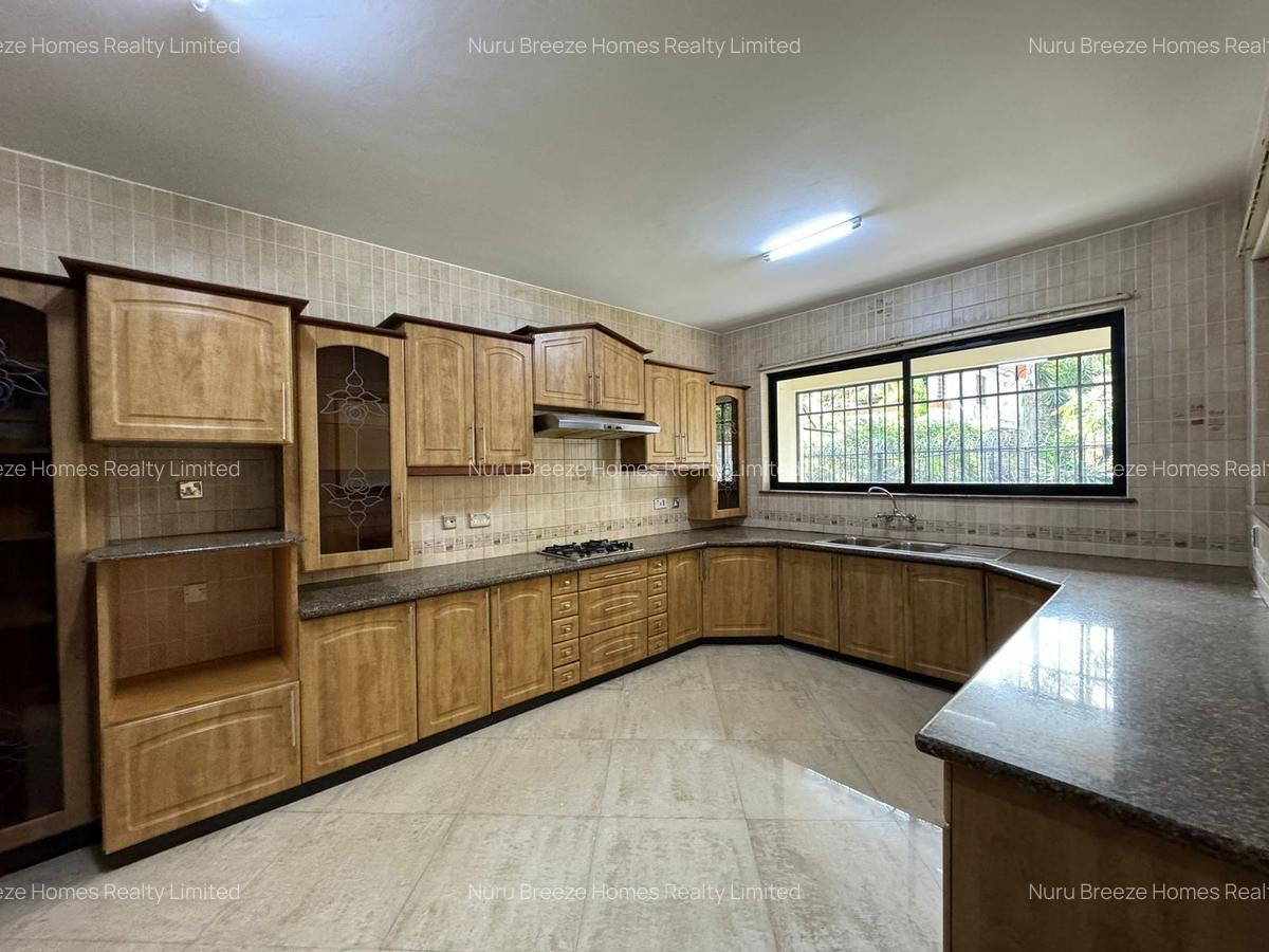 4 Bed Townhouse with En Suite in Westlands Area - 19