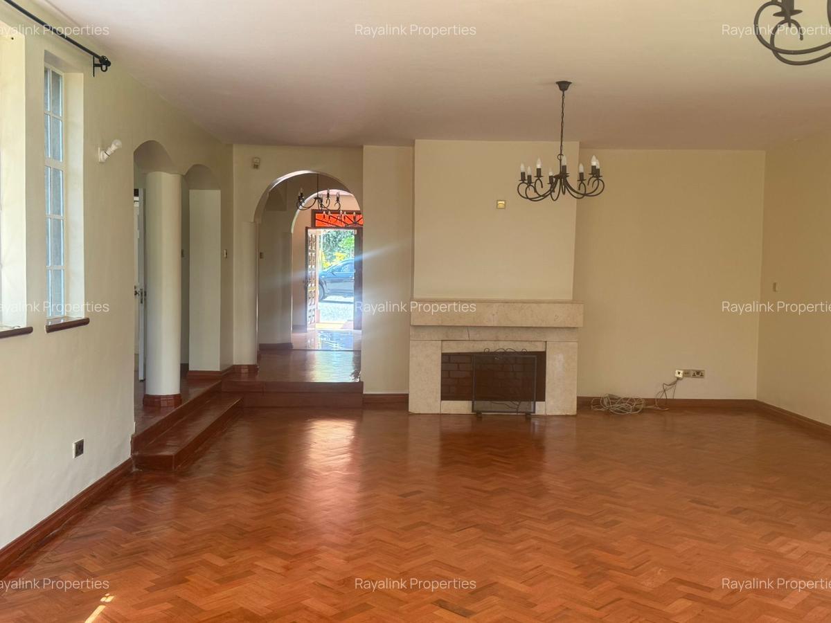 5 Bed House with En Suite at Rhino Park Road - 5