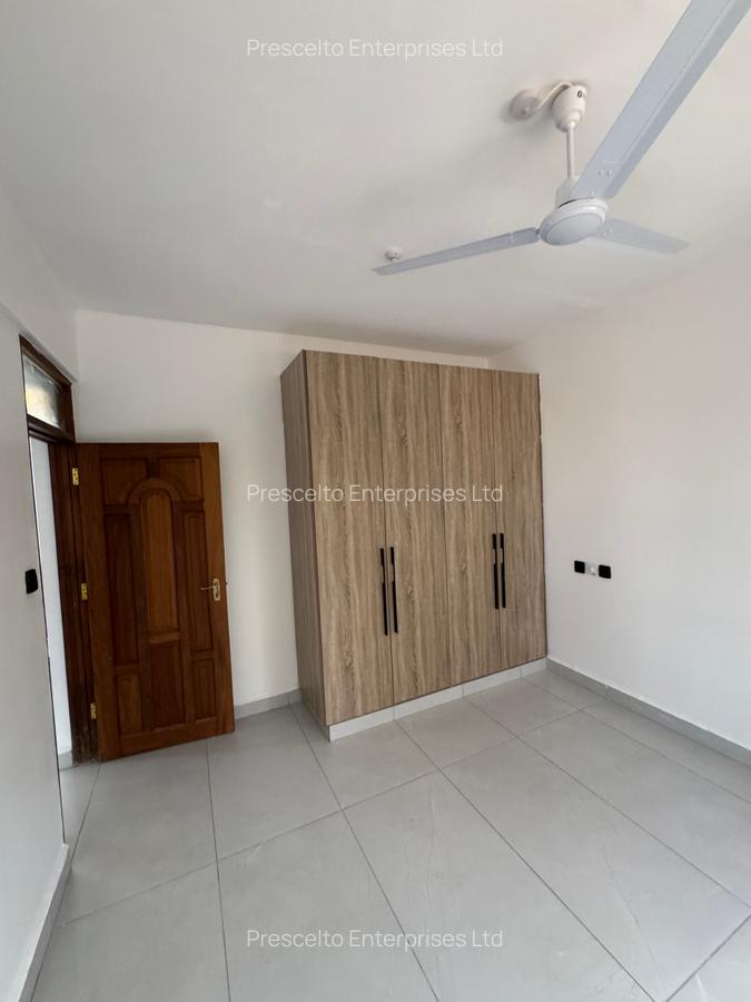 3 Bed Apartment with En Suite at Off Links Road - 8