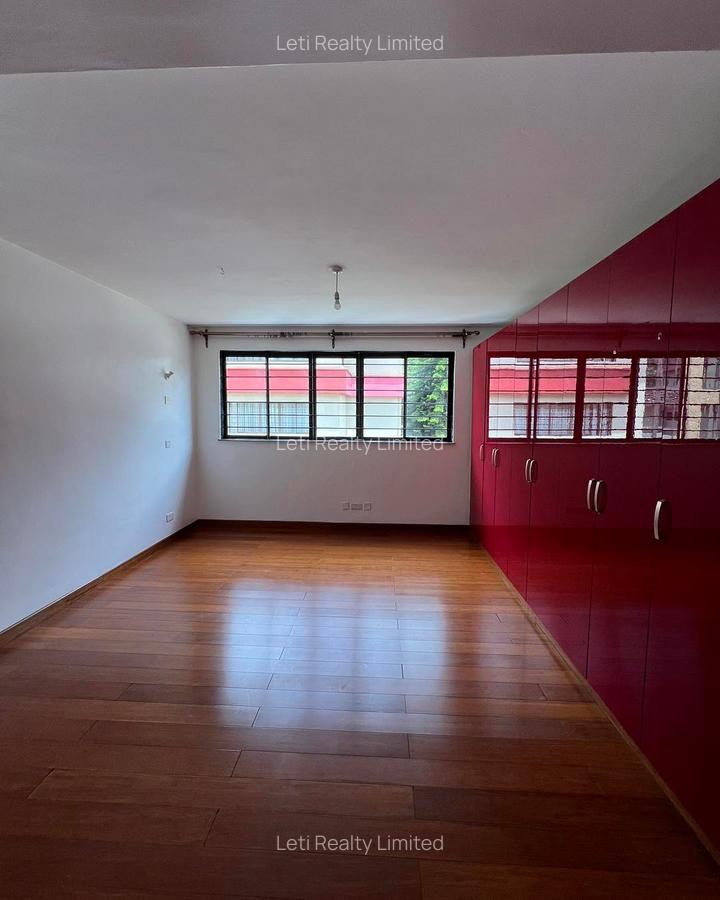 5 Bed Townhouse with En Suite in Lavington - 5