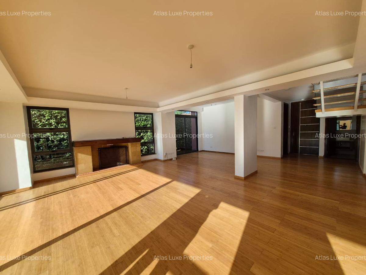 4 Bed Townhouse with En Suite in Garden Estate - 2