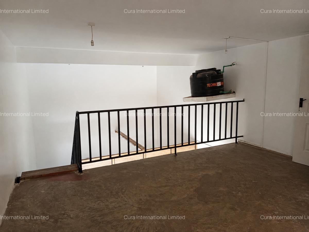 500 ft² Shop in Parklands - 3