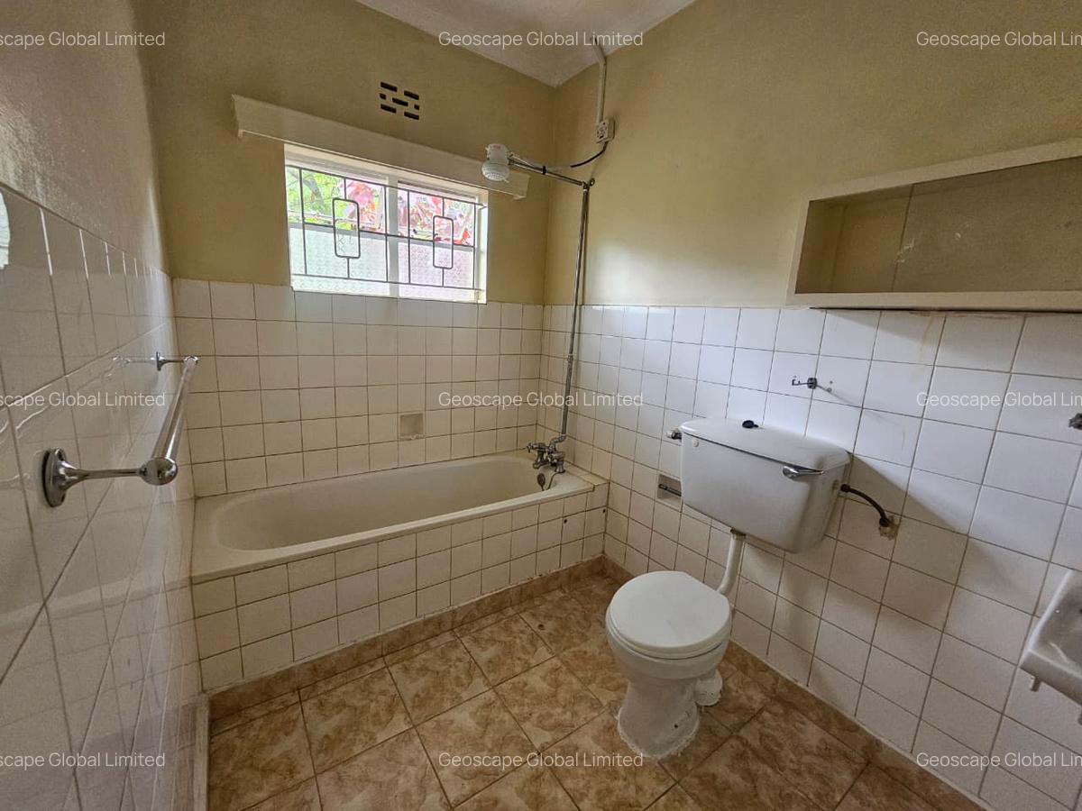 4 Bed House with En Suite in Runda - 3