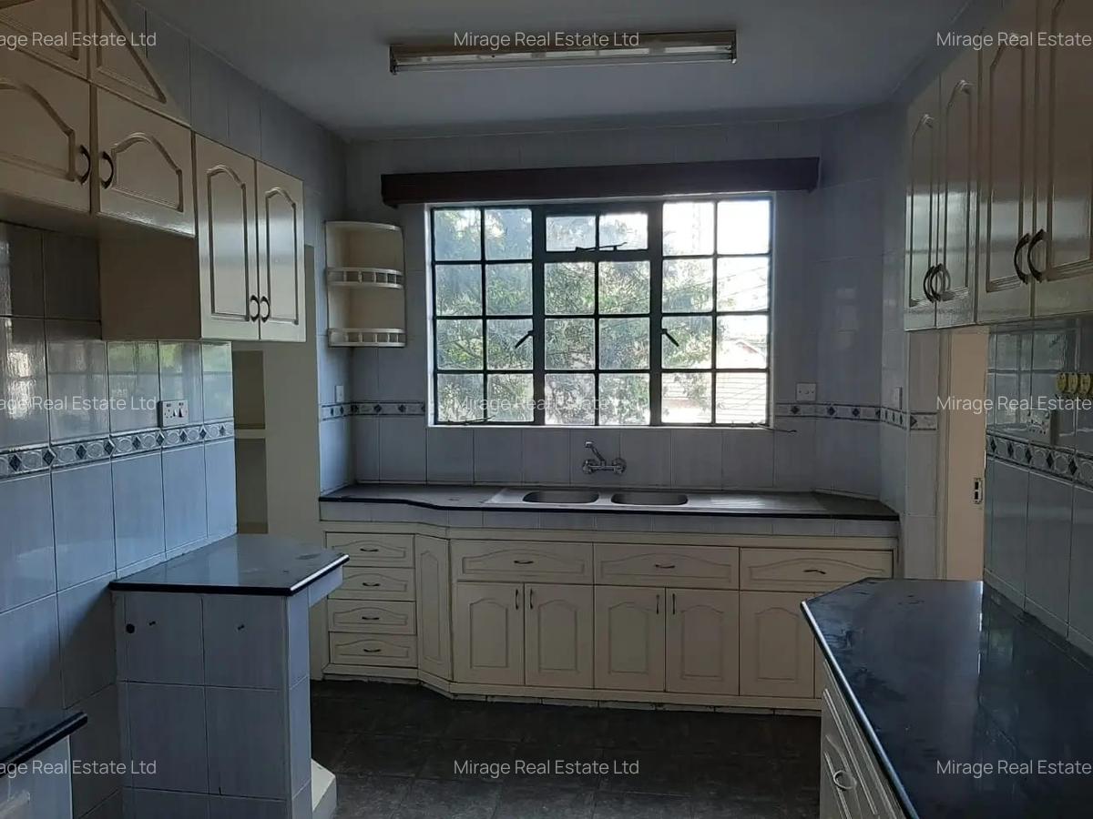 3 Bed Apartment with Parking in Kilimani - 11