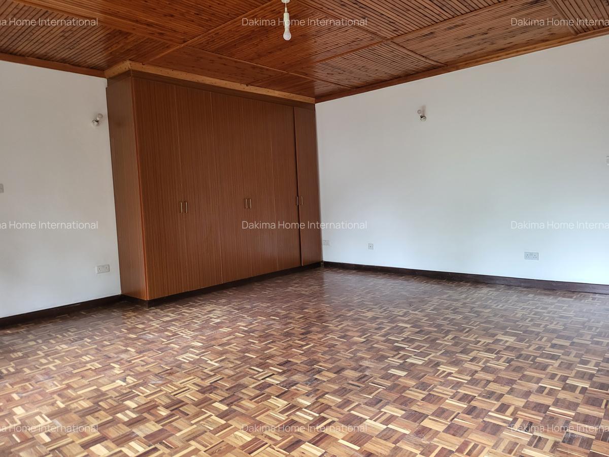 5 Bed Townhouse with En Suite in Nyari - 16