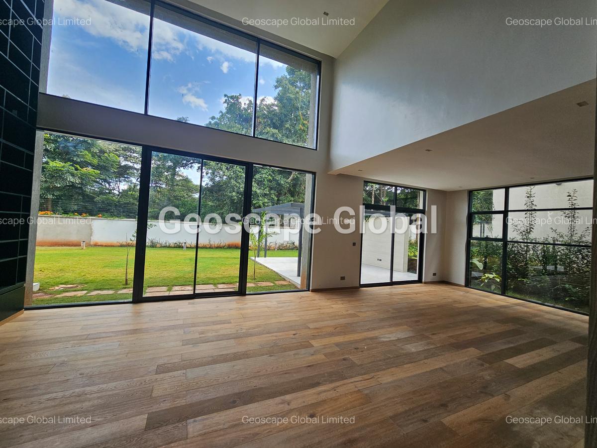 5 Bed House with En Suite in Runda - 2