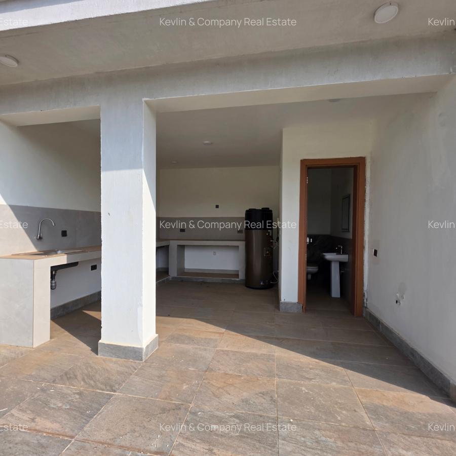 5 Bed Townhouse with En Suite in Lavington - 19