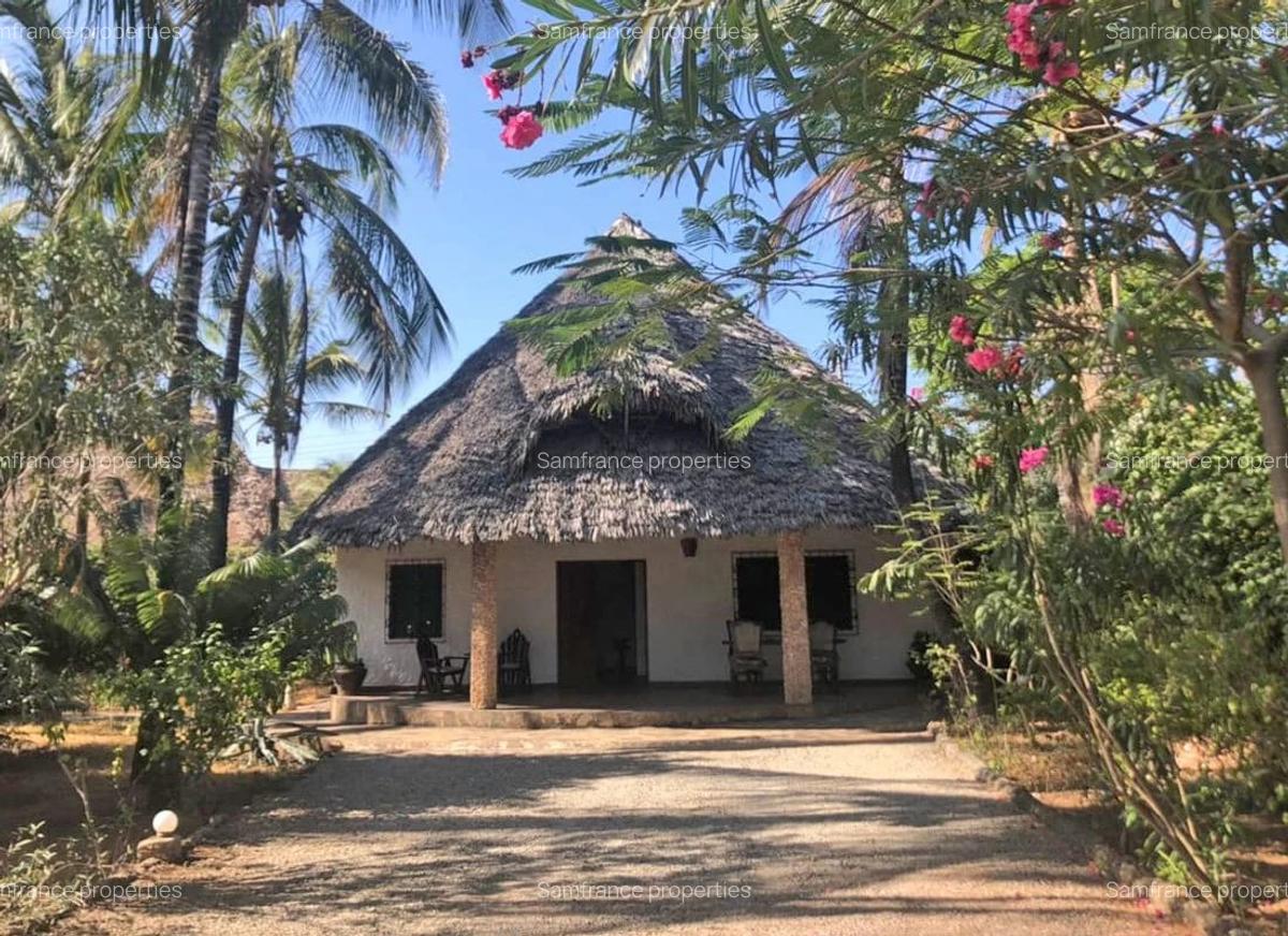 6 Bed Villa with En Suite at Jacaranda - 3