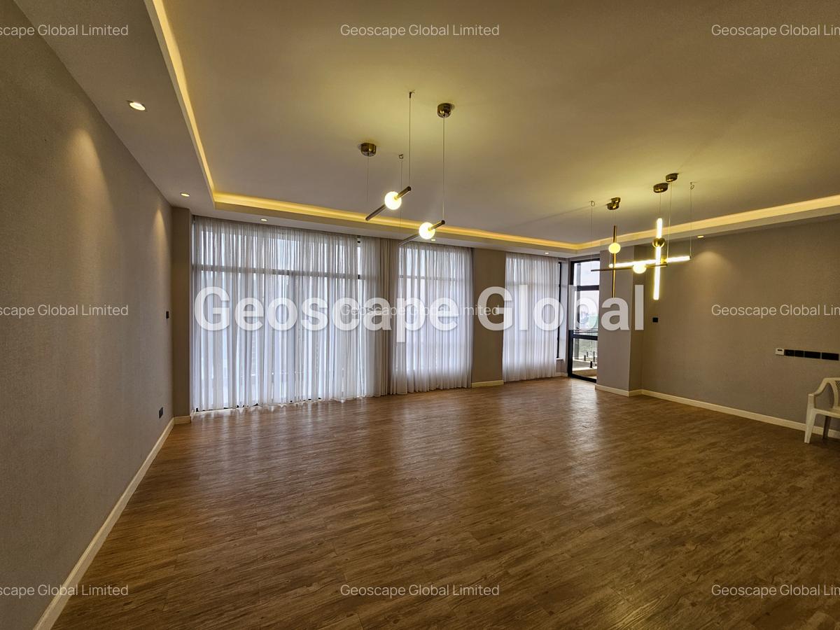 3 Bed Apartment with En Suite in Brookside - 10