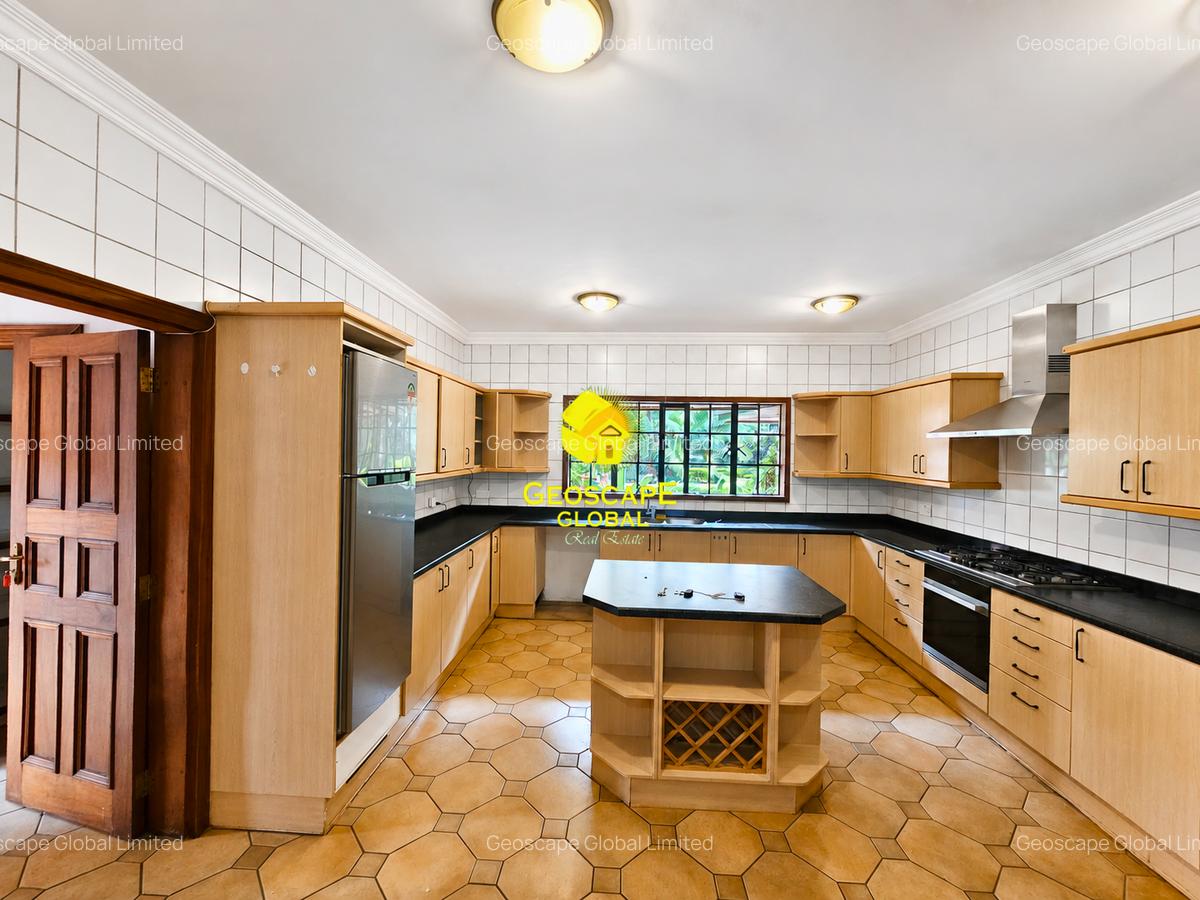 5 Bed House with En Suite in Runda - 5