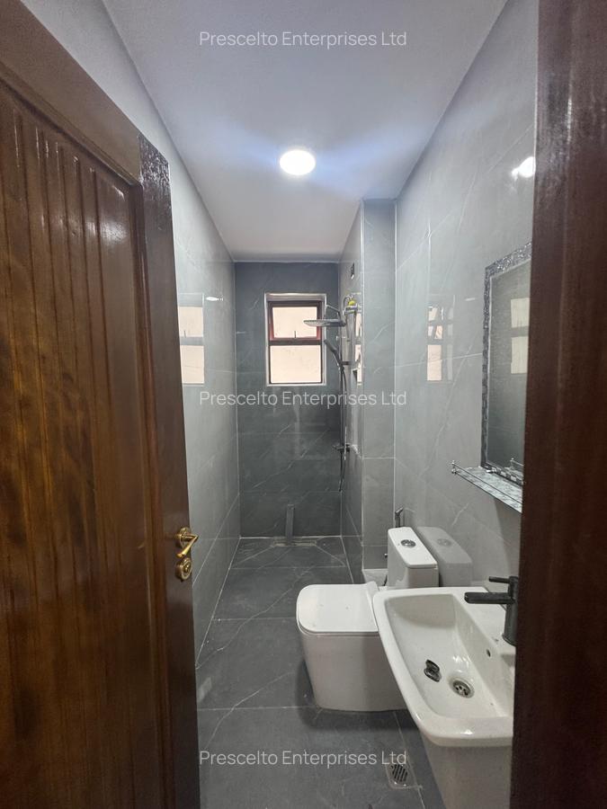 3 Bed Apartment with En Suite at Off Links Road - 6