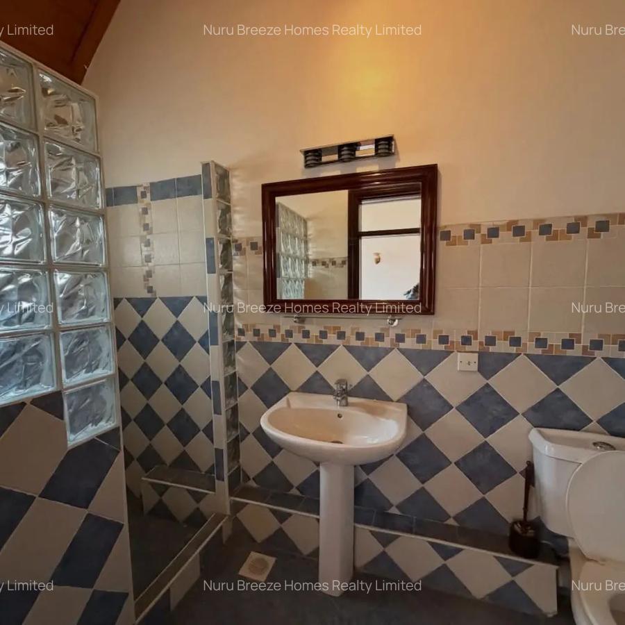 5 Bed House with En Suite in Runda - 8