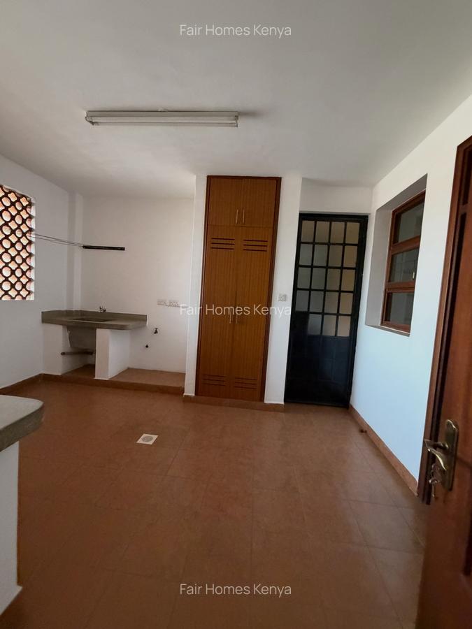 3 Bed Apartment with En Suite at Riverside Drive - 12